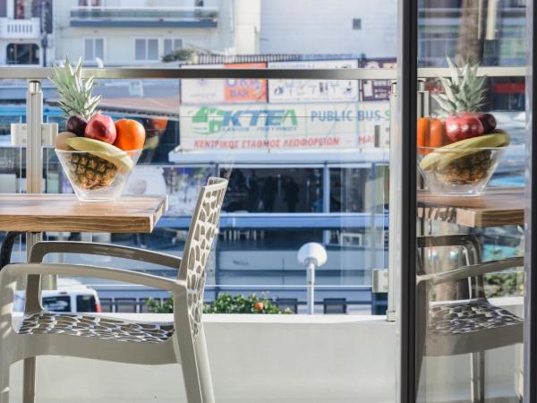 Dome Rooms Downtown : photo 10 de la chambre chambre triple avec balcon