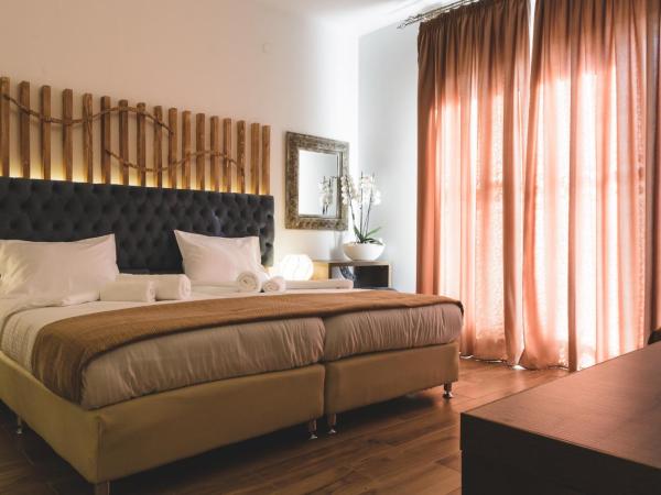 Dome Rooms Downtown : photo 7 de la chambre chambre triple avec balcon