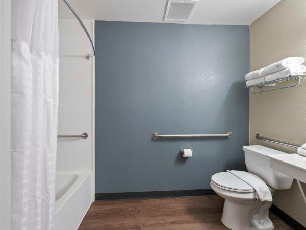 Extended Stay America Suites - Charlotte - University Place : photo 9 de la chambre studio avec 1 lit queen-size - accessible aux personnes à mobilité réduite - non-fumeurs