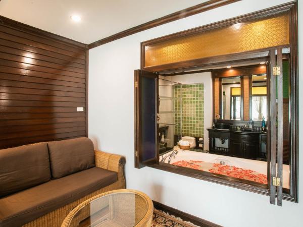 Villa Sirilanna Hotel : photo 3 de la chambre suite junior lit king-size lanna avec baignoire spa