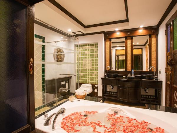 Villa Sirilanna Hotel : photo 4 de la chambre suite junior lit king-size lanna avec baignoire spa