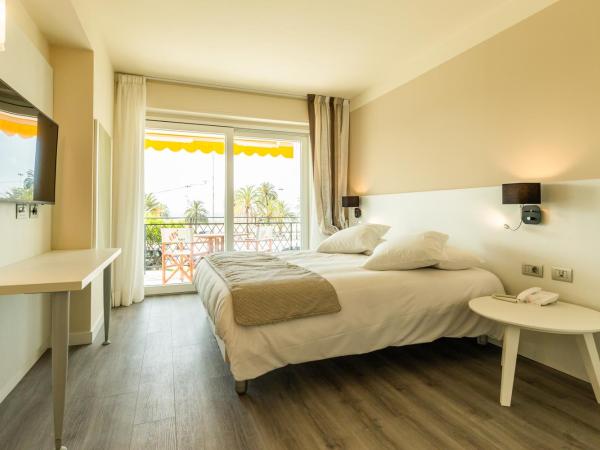 La Dolce Vita Hotel : photo 8 de la chambre chambre double - vue sur mer