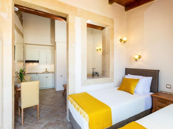 Phaedra Suites : photo 8 de la chambre suite avec balcon et vue sur la piscine
