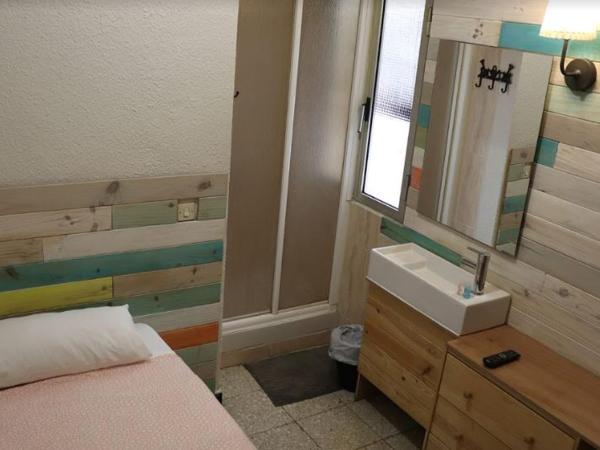 Pensión Fortea : photo 2 de la chambre chambre simple avec toilettes et douche communes