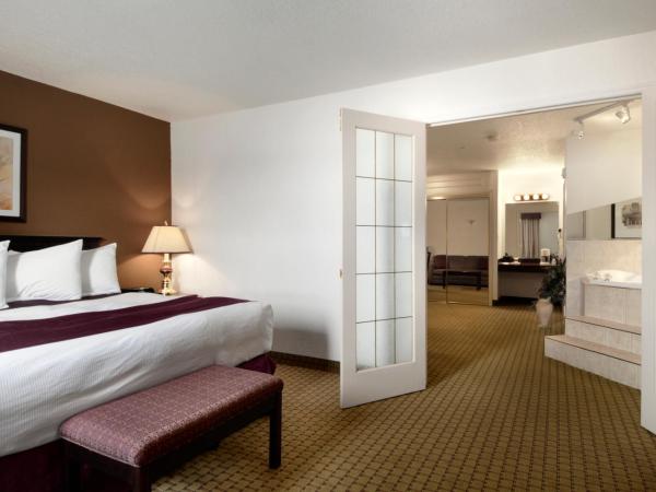 Ramada by Wyndham Red Deer Hotel & Suites : photo 1 de la chambre suite exécutive 1 chambre avec lit king-size - non-fumeurs