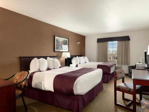 Ramada by Wyndham Red Deer Hotel & Suites : photo 2 de la chambre chambre 2 lits queen-size - non-fumeurs