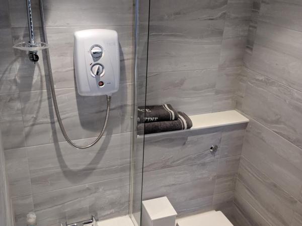 Falcon Crest Guest House : photo 5 de la chambre chambre double deluxe avec baignoire