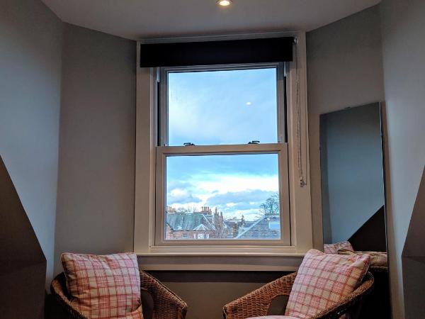 Falcon Crest Guest House : photo 2 de la chambre chambre double deluxe avec baignoire