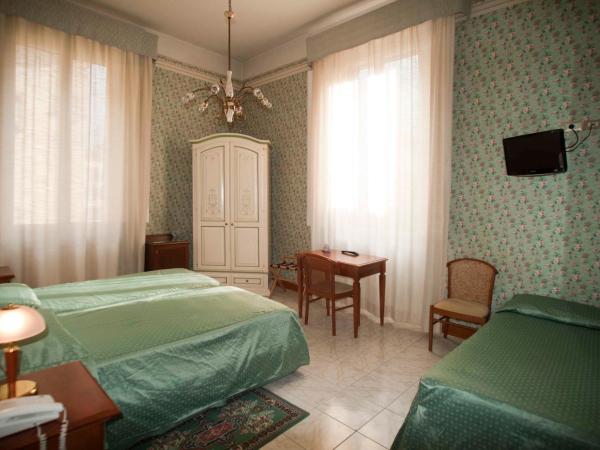Hotel Beatrice : photo 6 de la chambre chambre quadruple