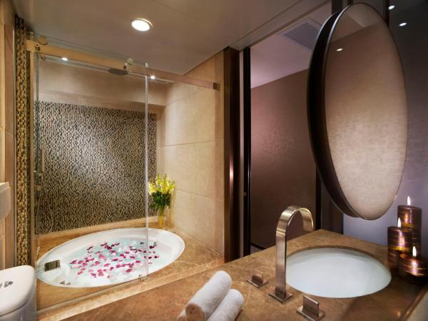 Harbour Grand Hong Kong : photo 4 de la chambre chambre lit king-size ou lits jumeaux premier avec vue sur le port