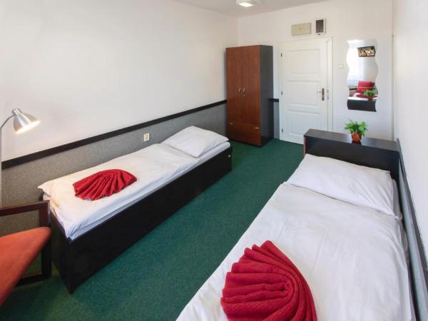 Masarykova Kolej : photo 4 de la chambre chambre lits jumeaux avec salle de bains privative