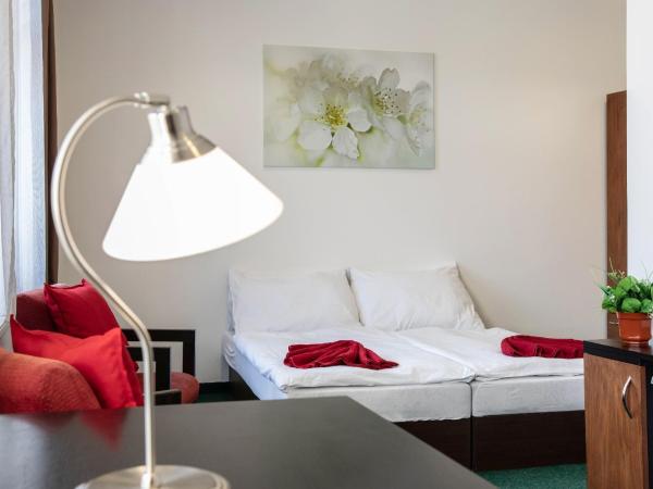 Masarykova Kolej : photo 1 de la chambre chambre triple avec salle de bains privative