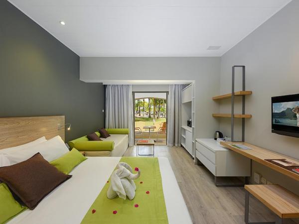 Mauricia Beachcomber Resort & Spa : photo 2 de la chambre chambre supérieure (2 adultes + 1 enfant de plus de 5 ans)