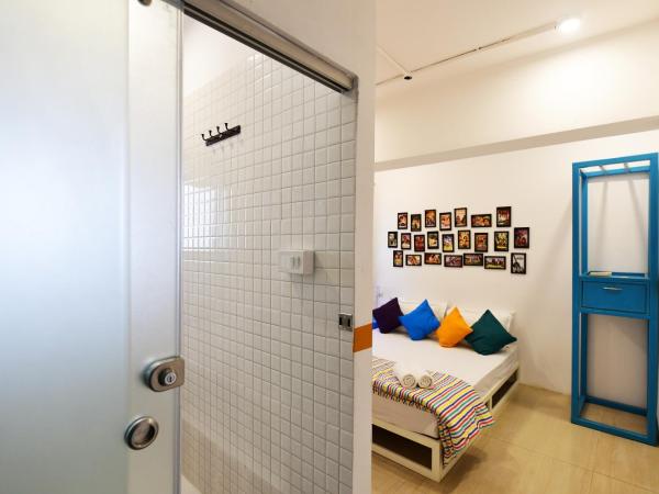 goSTOPS Mumbai : photo 7 de la chambre deluxe double ac room with ensuite bathroom