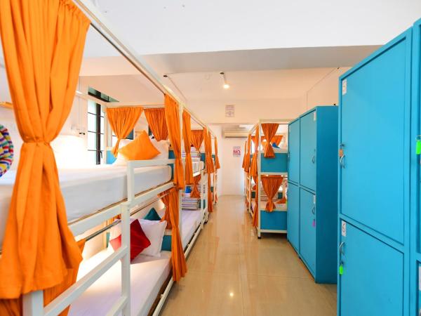 goSTOPS Mumbai : photo 5 de la chambre bed in 10 bed mixed ac dormitory room with ensuite bathroom