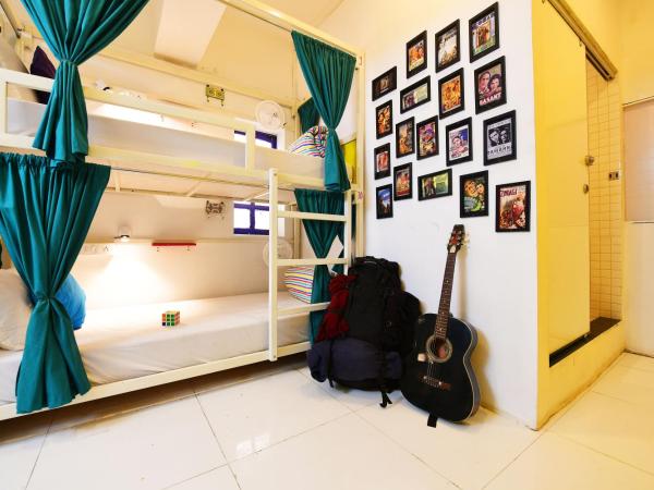 goSTOPS Mumbai : photo 4 de la chambre bed in 6 bed mixed ac dormitory room with ensuite bathroom