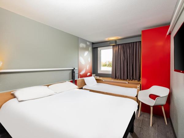 ibis Amboise : photo 4 de la chambre chambre standard avec 1 lit double et 1 lit simple