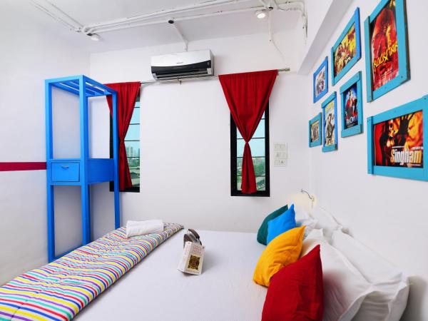 goSTOPS Mumbai : photo 8 de la chambre deluxe double ac room with ensuite bathroom