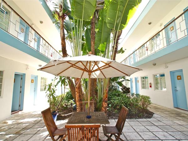 Aqua Hotel & Suites : photo 5 de la chambre chambre lit king-size standard