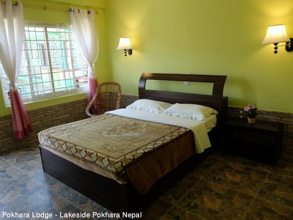 New Pokhara Lodge - Pokhara Lakeside : photo 8 de la chambre chambre double ou lits jumeaux avec terrasse