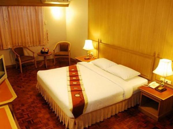 Silom Village Inn : photo 1 de la chambre chambre deluxe double ou lits jumeaux