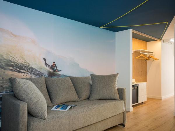 Casual de las Olas San Sebastián : photo 4 de la chambre chambre familiale