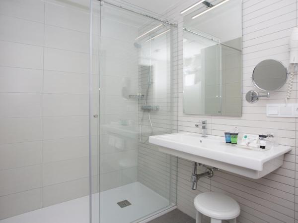 Casual de las Olas San Sebastián : photo 10 de la chambre chambre lits jumeaux