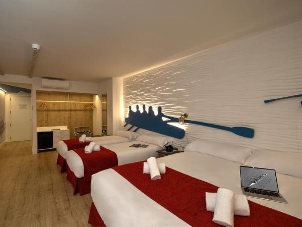 Casual de las Olas San Sebastián : photo 2 de la chambre chambre quadruple