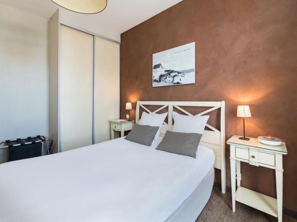 Best Western Hotel De La Plage Saint Marc sur Mer : photo 8 de la chambre chambre double classique avec vue sur le village

