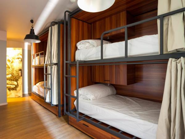 Selina Secret Garden Lisbon : photo 4 de la chambre lit dans dortoir mixte de 6 lits