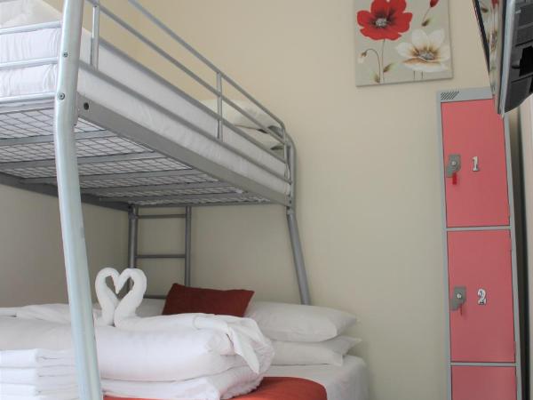 Backpackers Blackpool - Family Friendly Hotel : photo 8 de la chambre chambre familiale avec salle de bains privative