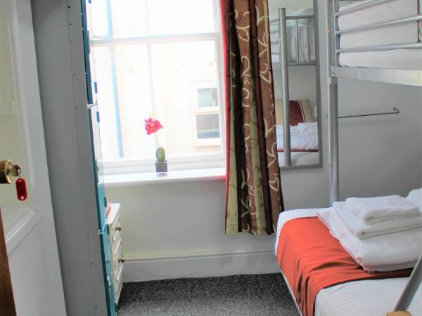 Backpackers Blackpool - Family Friendly Hotel : photo 1 de la chambre chambre familiale standard