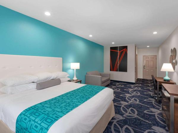 Americas Best Value Inn Houston Willowbrook : photo 2 de la chambre chambre lit king-size - non-fumeurs