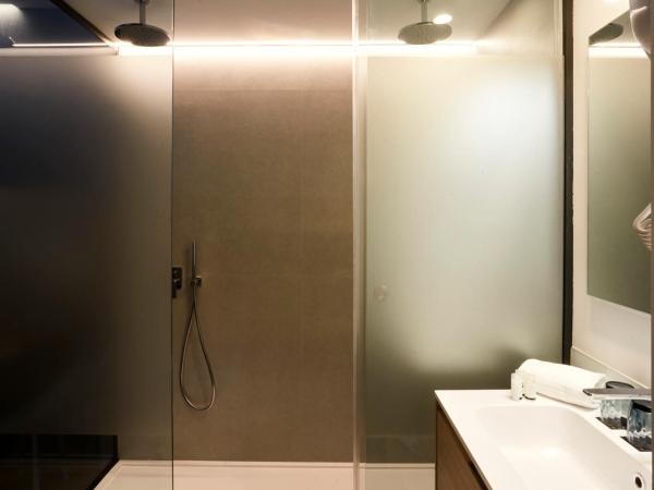 Sercotel Valencia Alameda 41 : photo 6 de la chambre chambre familiale