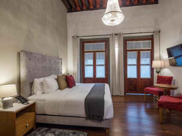 Hotel Casa Monarca : photo 2 de la chambre chambre lit king-size avec balcon