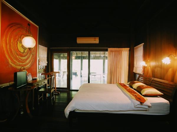 Villa Darakorn Hill Country House : photo 2 de la chambre chambre lit king-size - vue sur jardin