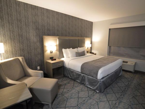 Best Western Plus Executive Residency Oklahoma City I-35 : photo 1 de la chambre king room with mobility accessible roll-in shower and kitchenette