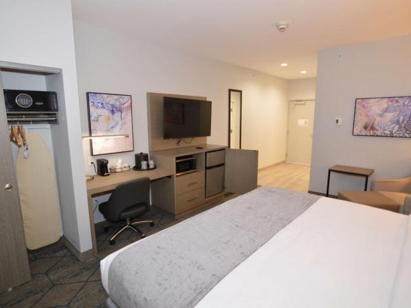 Best Western Plus Executive Residency Oklahoma City I-35 : photo 4 de la chambre king room with mobility accessible roll-in shower and kitchenette