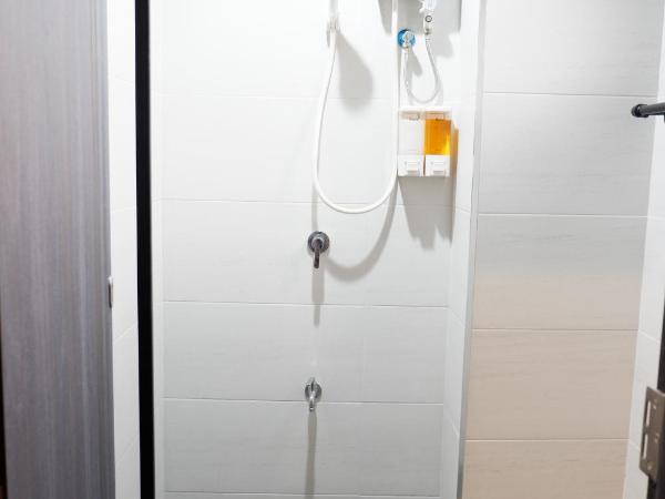 bangkok bed place : photo 7 de la chambre chambre familiale avec salle de bains privative