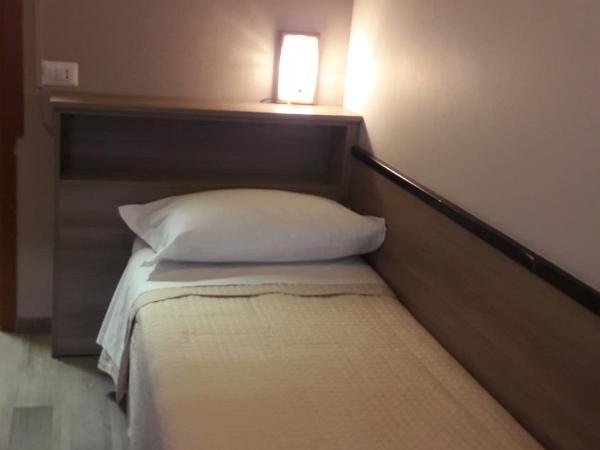 Hotel Salus : photo 2 de la chambre chambre simple avec toilettes communes