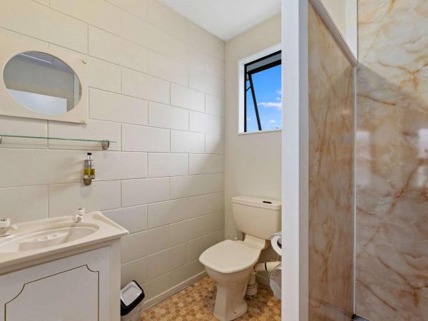 Econo Lodge Canterbury Court Motel : photo 2 de la chambre chambre lit queen-size