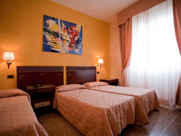 Hotel La Pace : photo 2 de la chambre chambre triple Économique