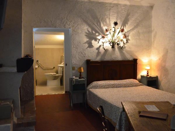 La Pierrerie : photo 1 de la chambre chambre double avec douche