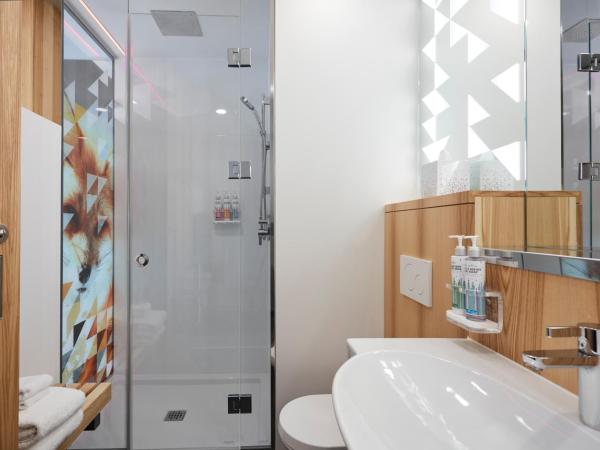 Alt Hotel Calgary East Village : photo 4 de la chambre chambre lit king-size