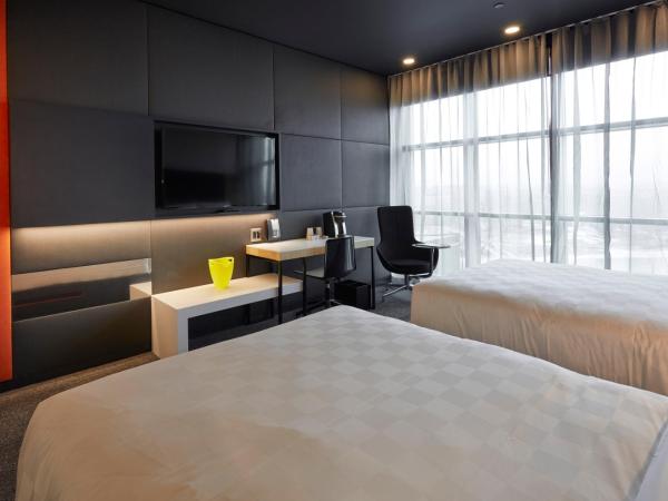 Alt Hotel Calgary East Village : photo 2 de la chambre chambre avec 2 grands lits queen-size 