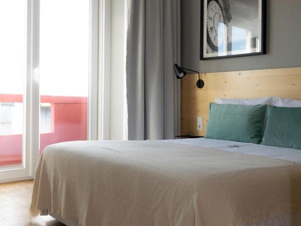 Casa dos Carvalhos : photo 6 de la chambre chambre double ou lits jumeaux deluxe - vue sur piscine