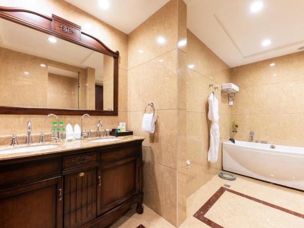 NH Shenyang Yuhong : photo 6 de la chambre suite de luxe avec vue sur lac
