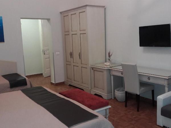 Umberto House Catania : photo 5 de la chambre chambre triple confort
