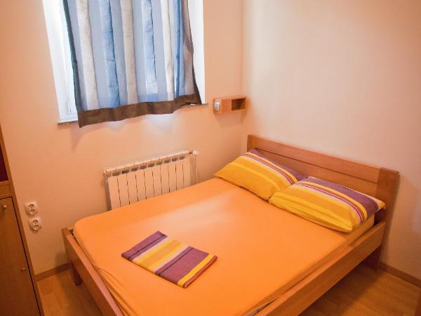 HI Hostel Zadar : photo 1 de la chambre chambre simple avec salle de bains