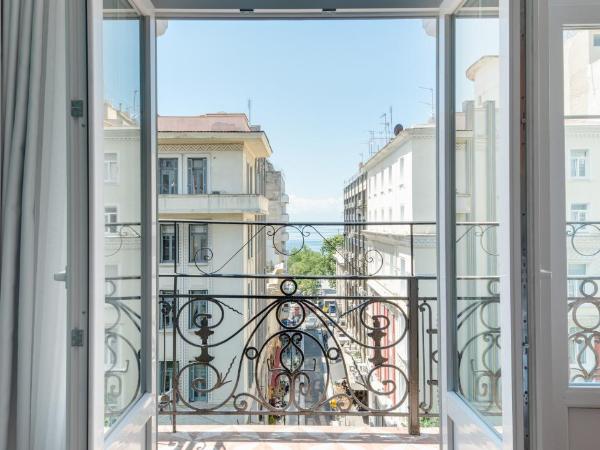 Colors Urban Hotel Thessaloniki : photo 4 de la chambre grande chambre - vue partielle sur mer 